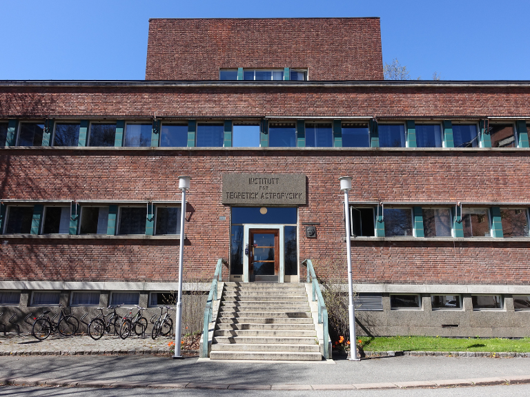 image of the Svein Rosseland building, red bricks and windows