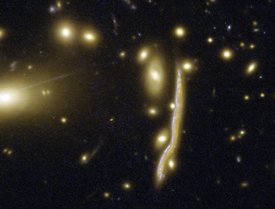 Arch of light given by the gravitational magnification of a nearby cluster of galaxies