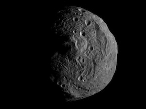 Nærbilde av asteroiden Vesta