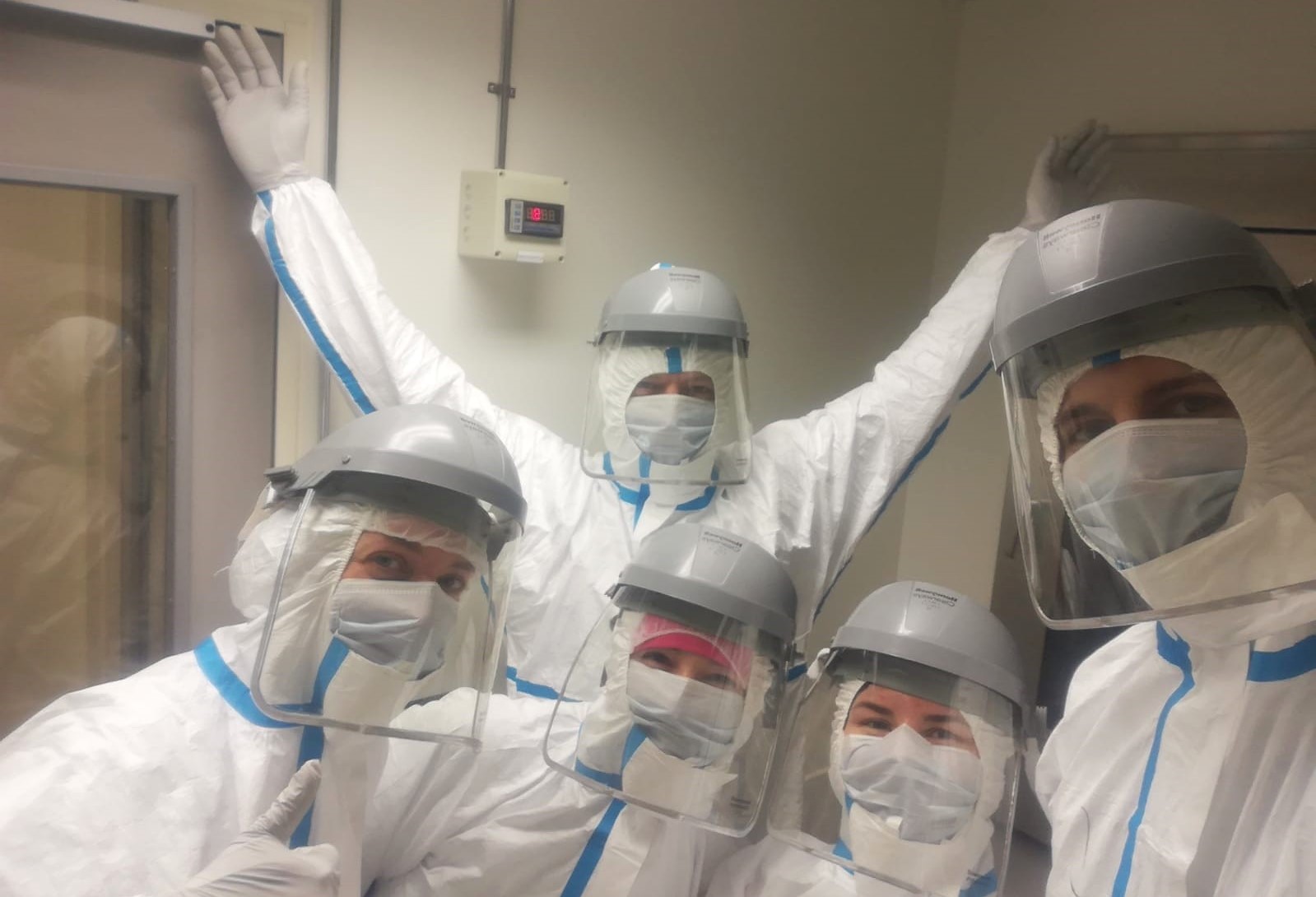 Bastiaan, Oliver, Agata, Giada and Anneke in full gear during an aDNA lab cleaning day.