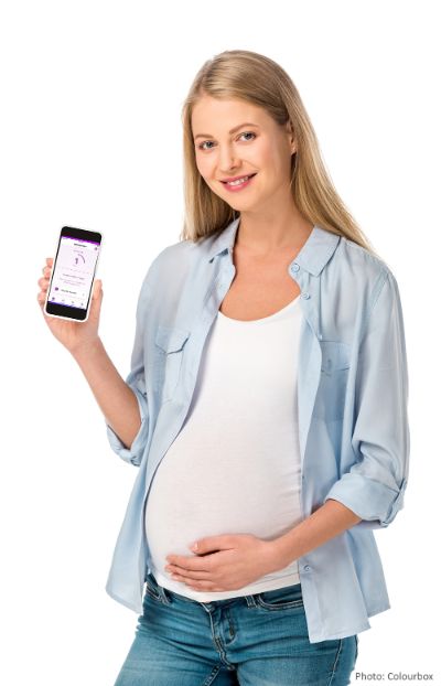 gravid dame med telefom