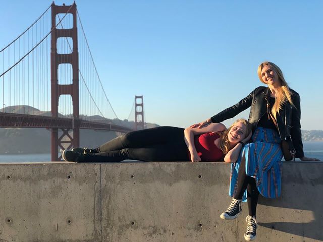 Two Norwegian students in front of the Golden Gate Bridge, USA.