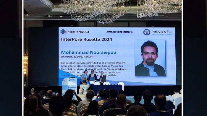 Award presentation of the InterPore Rosette medal to Mohammad Nooraiepour at the InterPore 2024 16th annual conference in Qingdao, China in May 2024. Photo: Private