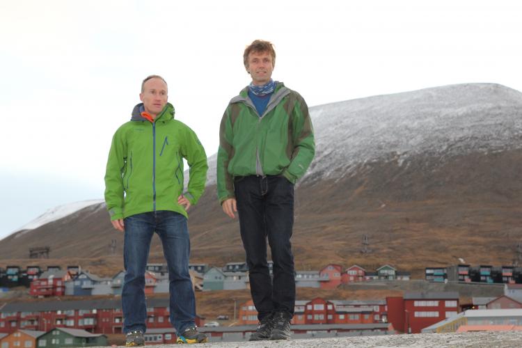 Thomas Vikhamar Schuler (til venstre) og Terje Koren Berntsen er jamnleg på Svalbard for å forska og undervisa. Foto: Gunhild M. Haugnes/UiO
