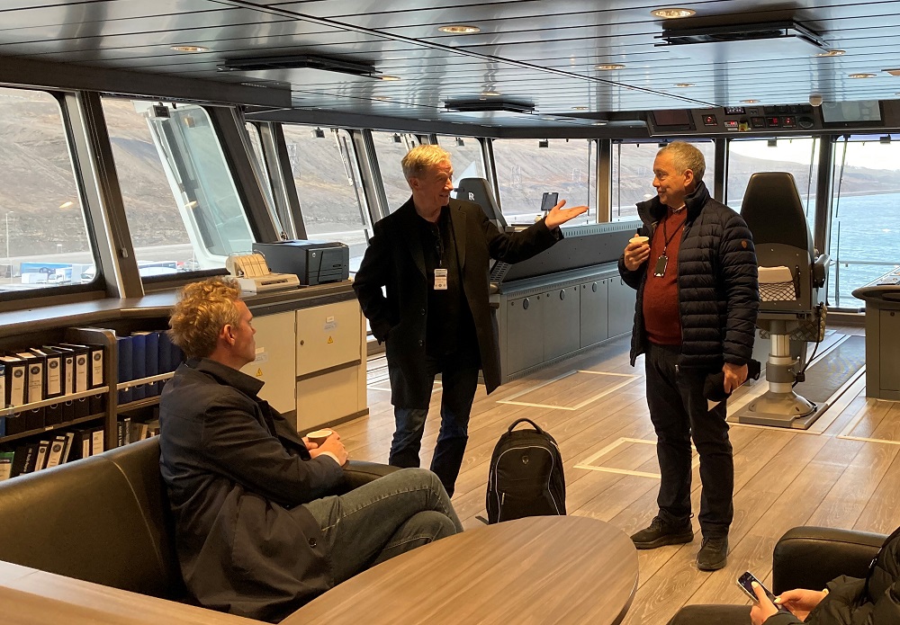 Professor Jan Inge Faleide (right) in conversation with GoNorth project manager Gunnar Sand (centre) and Research and Higher Education Minister Ola Borten Moe in Norway  at the research vessel FF Kronprins Haakon. Photo: Ronny Setså/Geoforskning.no