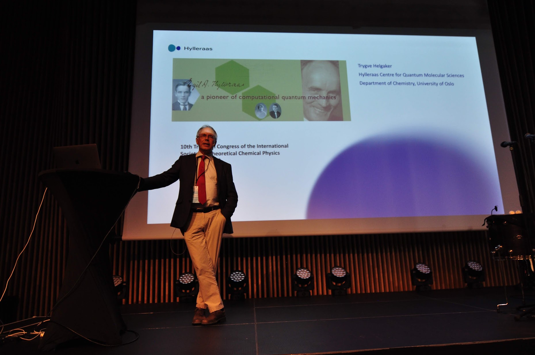 Hylleraas director Trygve Helgaker presenting his plenary lecture. Photo: Luca Frediani