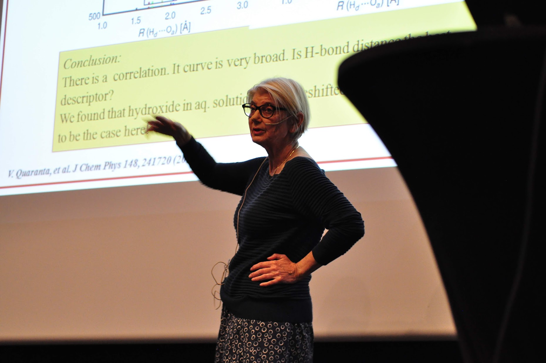 Kersti Hermansson presenting her plenary lecture. Photo: Luca Frediani