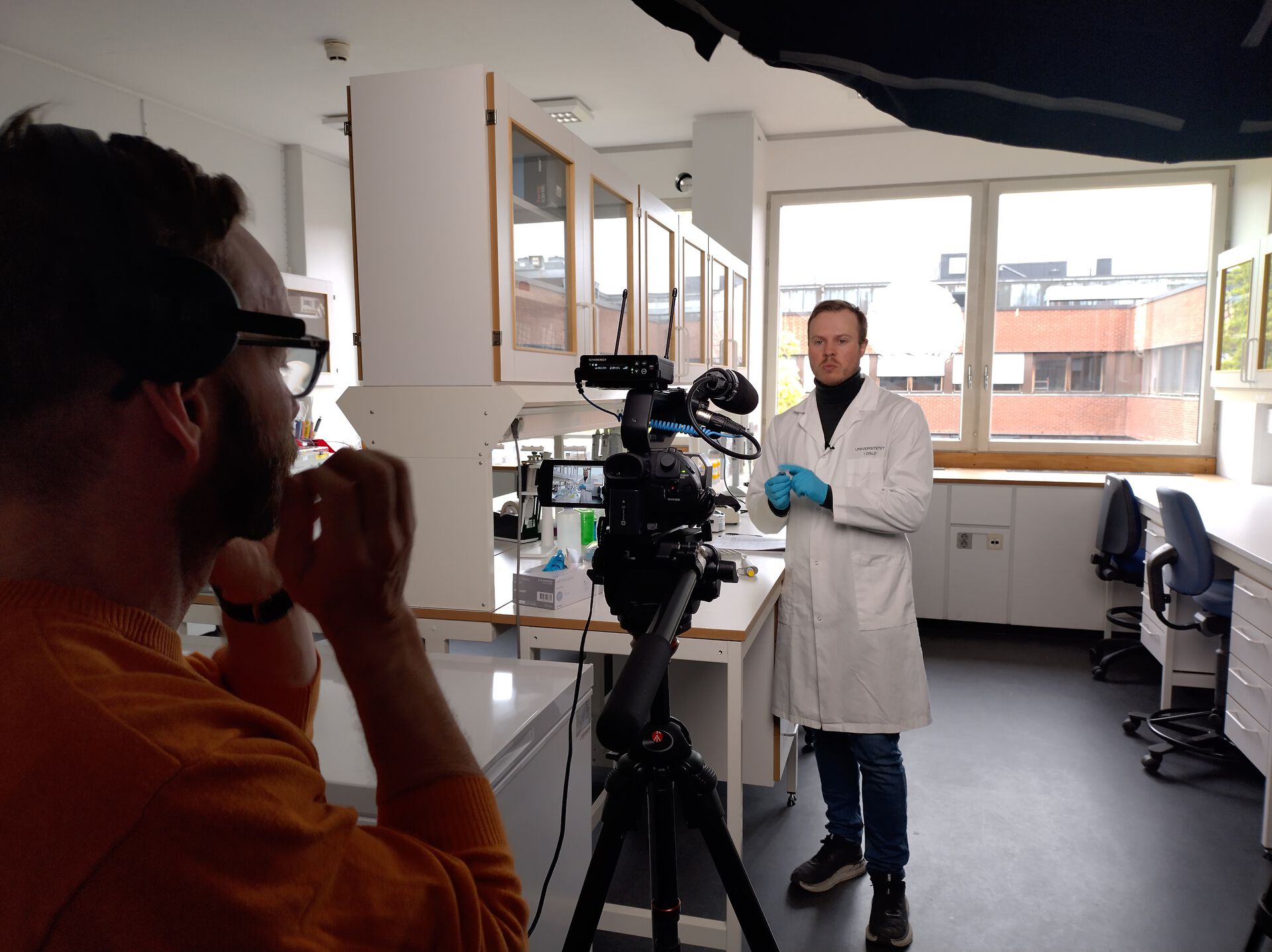 Even Werner being filmed  by Audun Bjerknes explaining the details of the magnetic bead cleaning