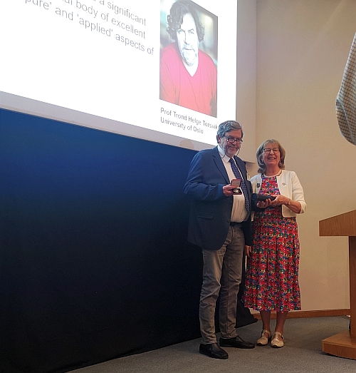 Photo: London: Professor Trond Helge Torsvik receives the Wollaston Medal 2024 from Ruth Allington, the president of the Geological Society London. Photo: Stephanie Werner