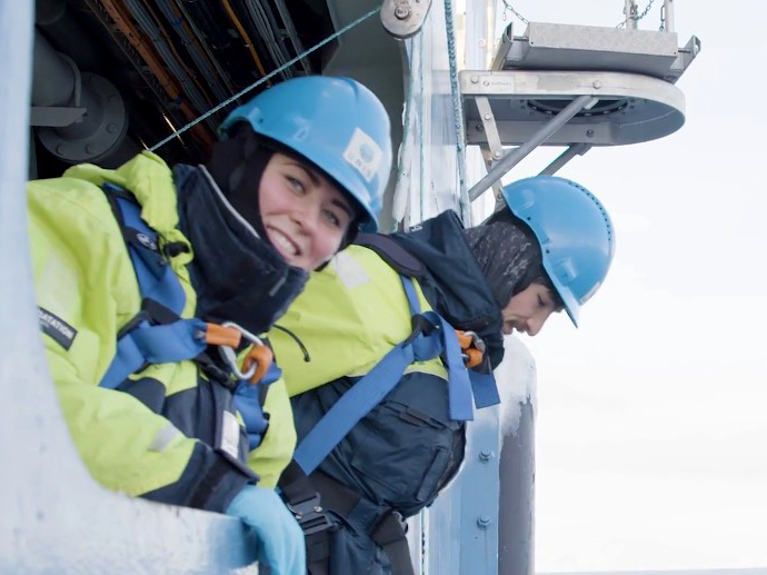 Studenter på båt i Arktis